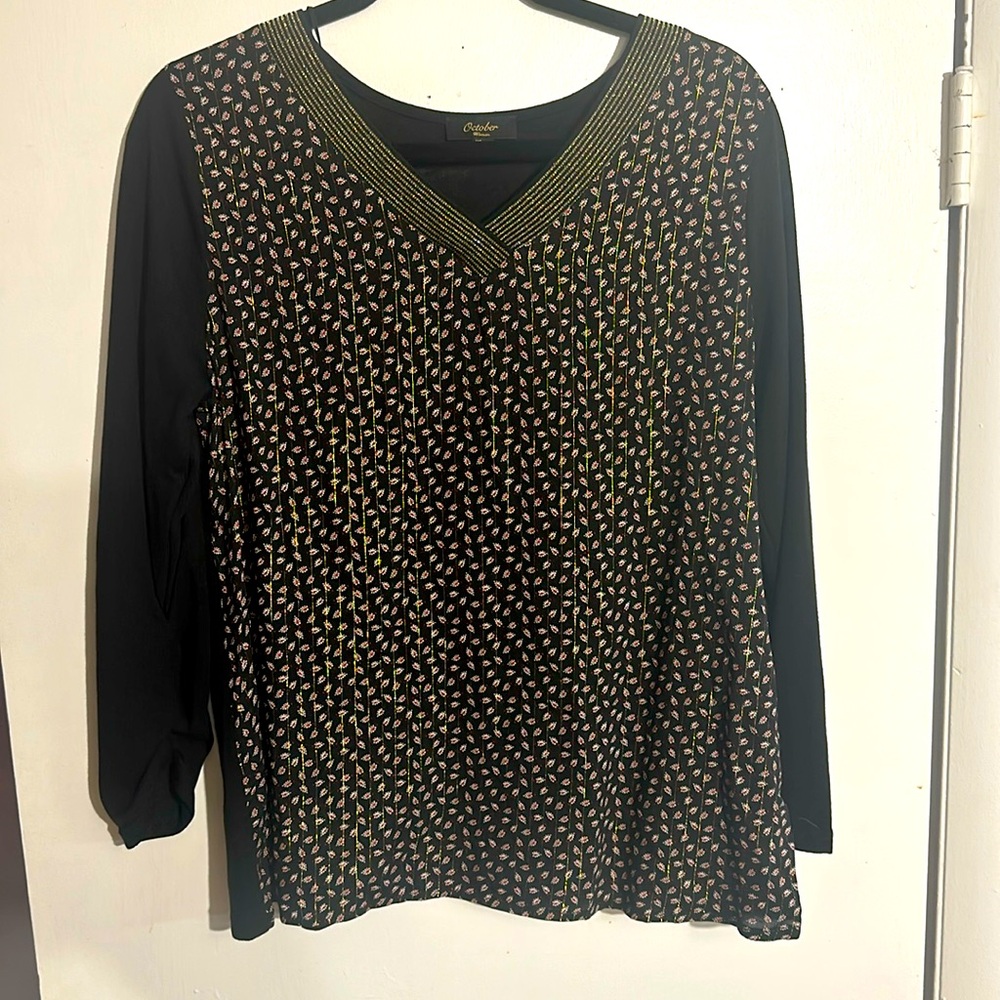 NWOT. October Woman v-neck sweater with gold and red pattern. Size M.